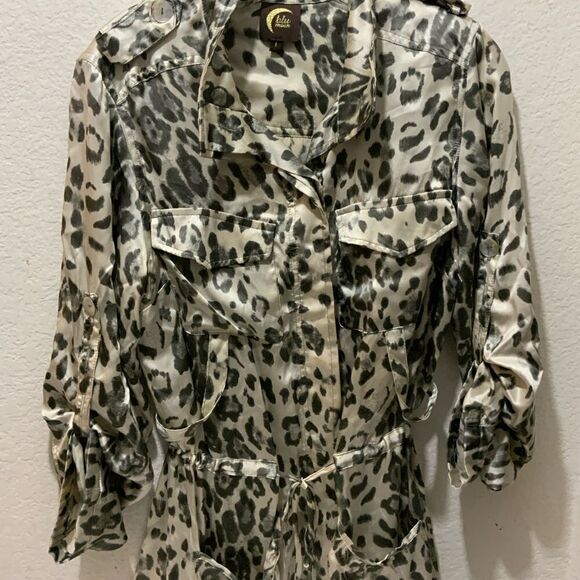 Blu Moon Animal Print 100% silk top front buttons & pockets belted  size 1 - Picture 2 of 5